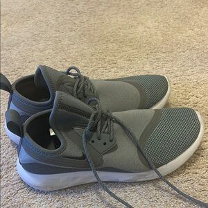 Women’s Nike Lunarcharge Shoes